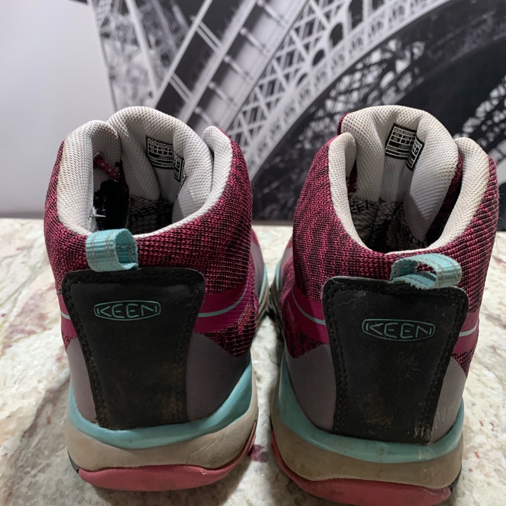 Keen, girls hiking boots